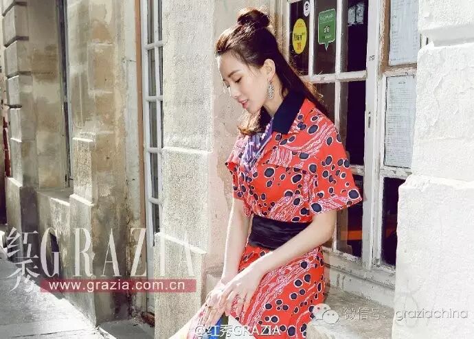 刘诗诗巴黎街拍 演绎Carven春夏法式浪漫