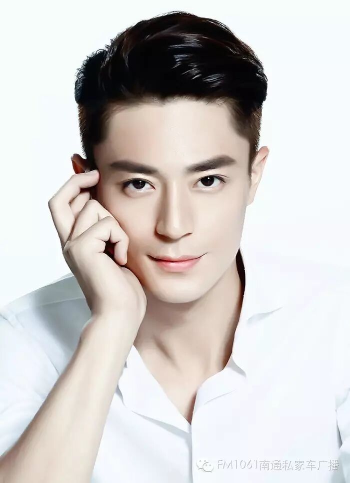 从吴亦凡霍建华李健身上,看白衬衫的正确打开方式