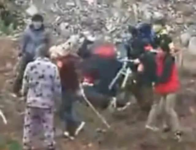 黑涩会强拆现场,下手真狠!