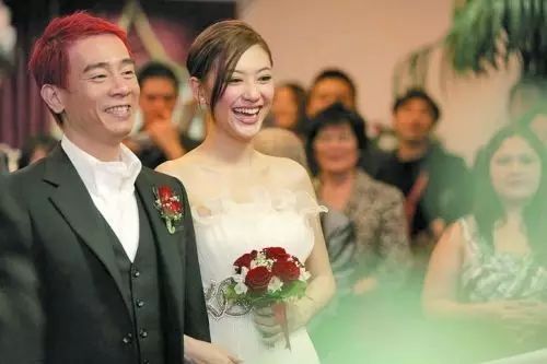 陈小春和应采儿的婚礼!隔着屏幕就感受到了满满的都是爱