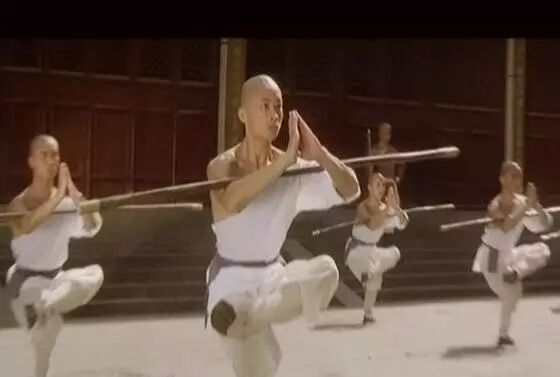 李连杰罕见棍术,震翻小日本..