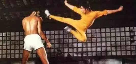 咏春拳厉害在哪里?还得李小龙来告诉你!