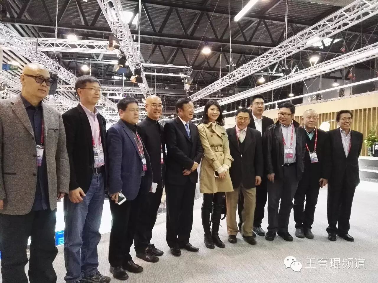 任正非赠我一幅书法：上书一件大事和一件小事