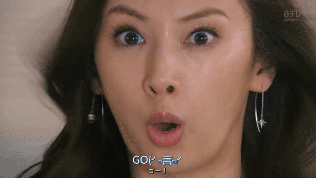 女主角北川景子饰演一个面无表情感觉好像没有什么感情但似乎背后又