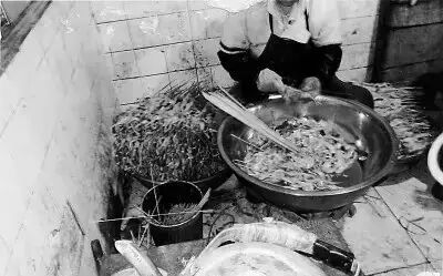 恐怖！原来街边烤鱿鱼是用这个泡出来的...|“垃圾食品”的解药，吃货们必须知道！ ...868 / 作者:花开似花落、 / 帖子ID:113650