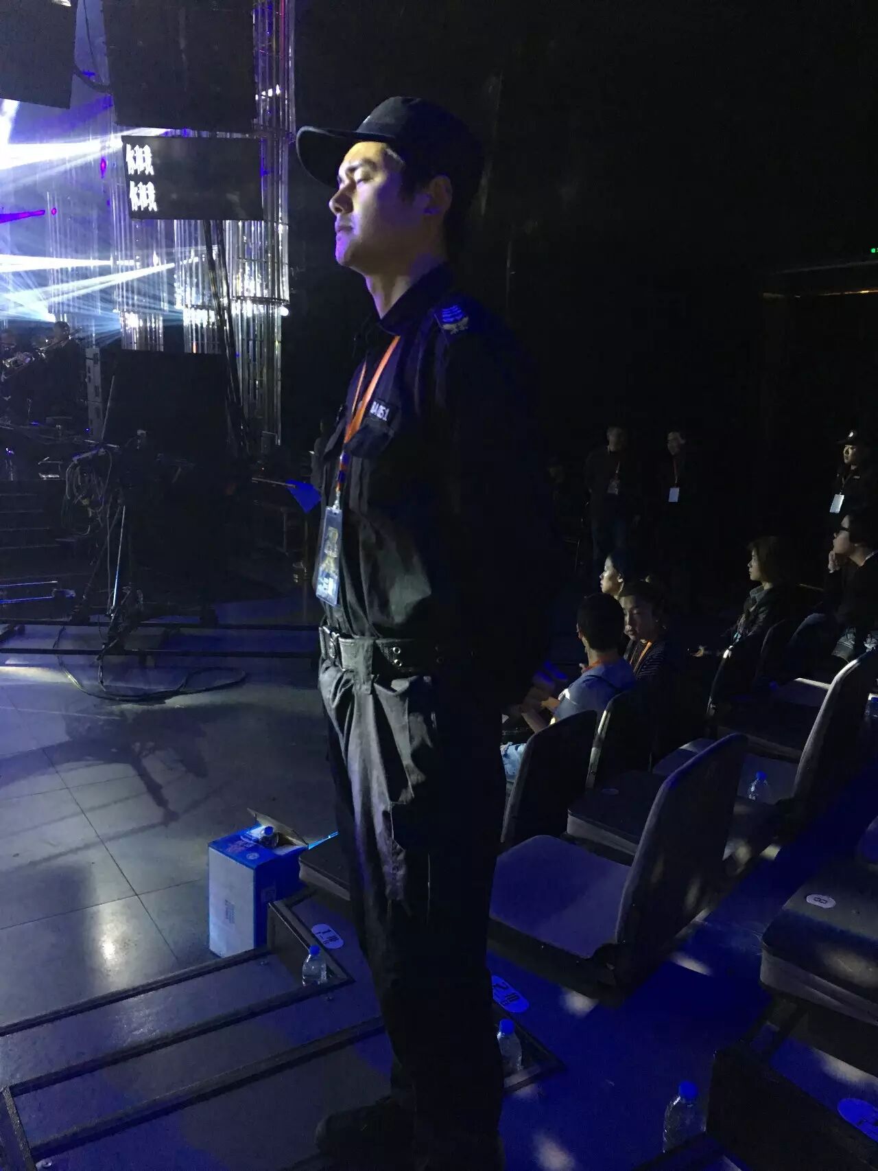 如果听一场《我歌》耳朵会怀孕,那么安保哥哥可能已经…… 芒果日志-怀孕期