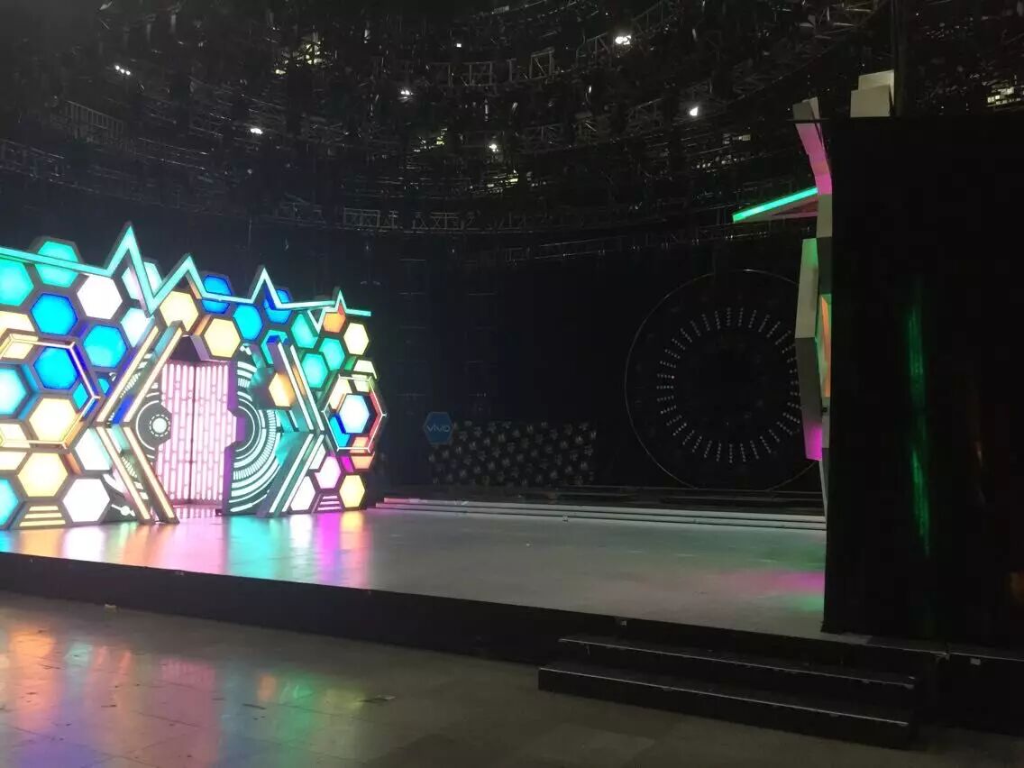 如果听一场《我歌》耳朵会怀孕,那么安保哥哥可能已经…… 芒果日志-怀孕期