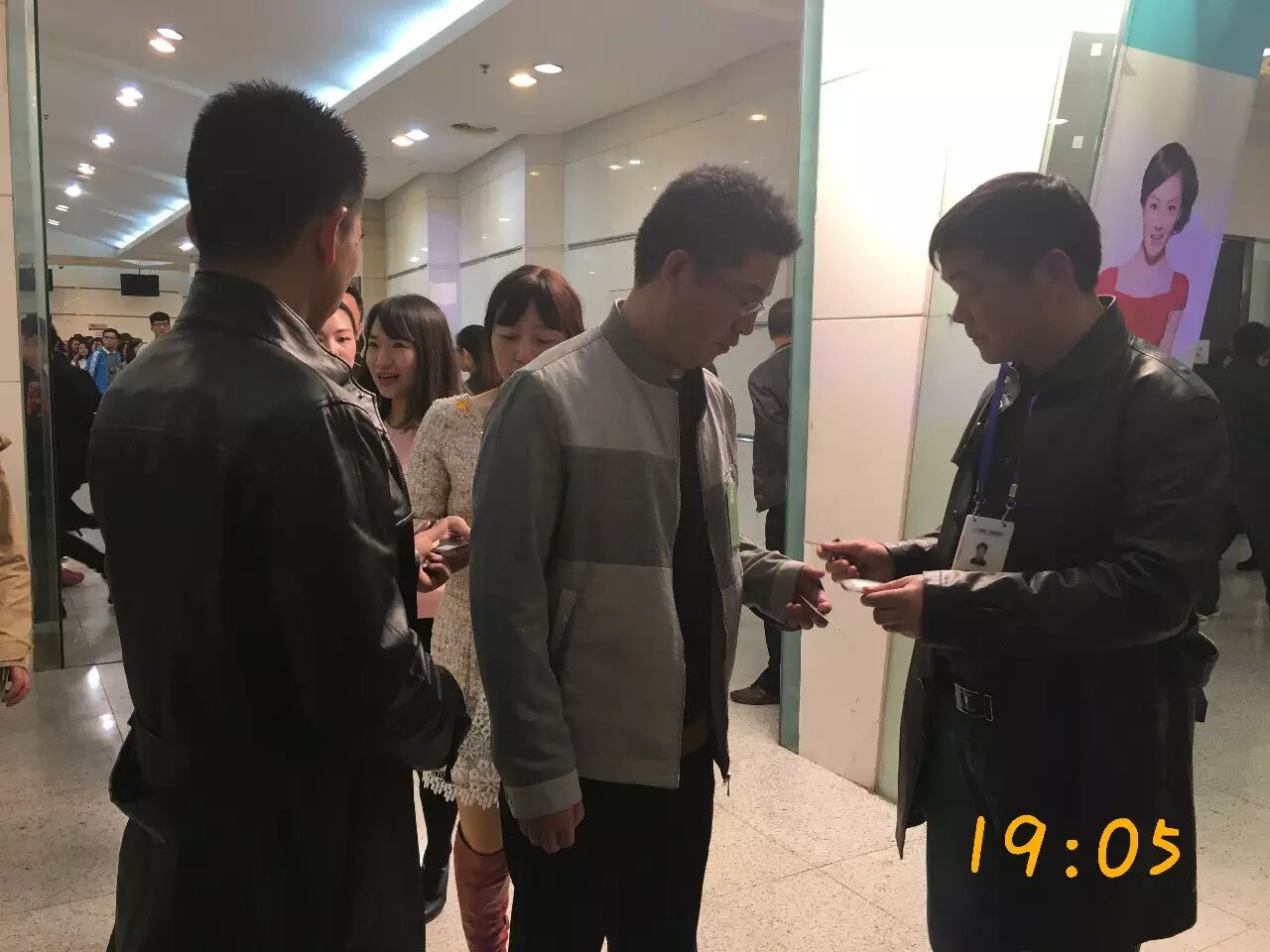 如果听一场《我歌》耳朵会怀孕,那么安保哥哥可能已经…… 芒果日志-怀孕期