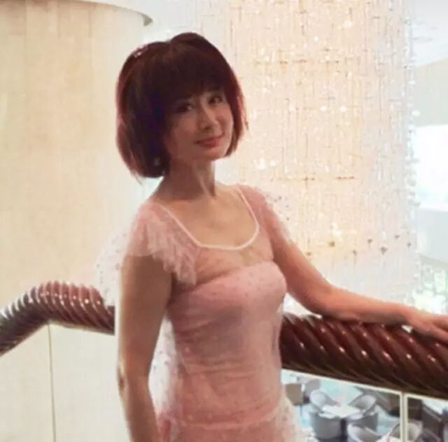 潘迎紫70岁还能娇嫩如少女,“不老女神”的秘诀请收好!