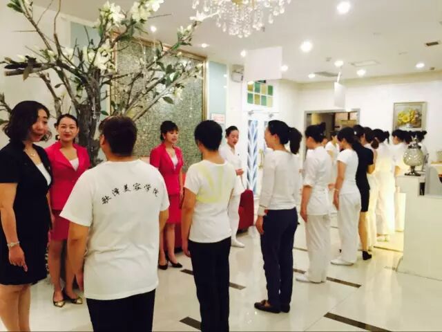 歌泽美容学校——美业人因为礼仪而改变