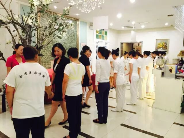歌泽美容学校——美业人因为礼仪而改变