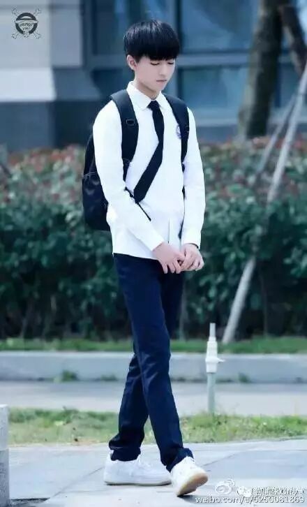 王俊凯:你们会不会冲上来吻我?