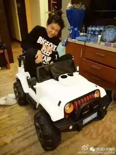 王俊凯:我承认我腿太长&我长大了[可爱]