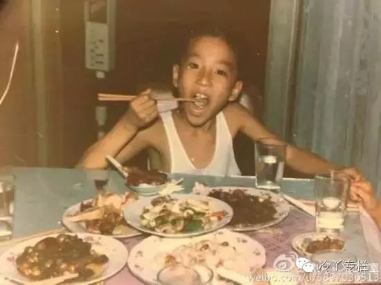 他童年的颜值完爆周星驰黄晓明刘德华,长大后