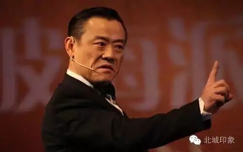 曾与郭德纲齐名,因节目与恩人闹掰,59岁周立波事业告急