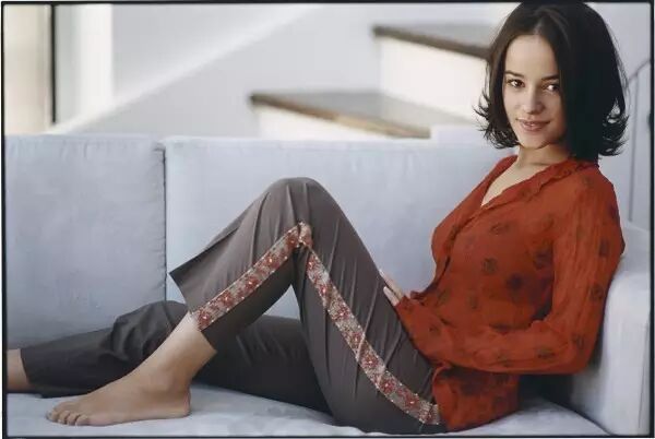 Alizee- La Isla Bonita (听醉了!)