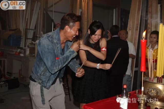 英雄救美 马德钟徐子珊冤家变恋人