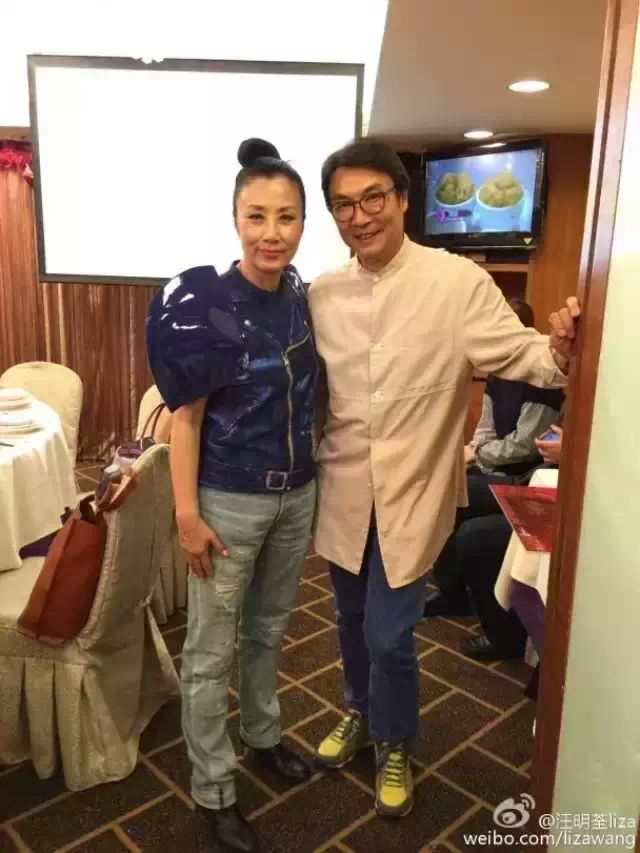 【互戴高帽】刘松仁视汪明荃为学习榜样