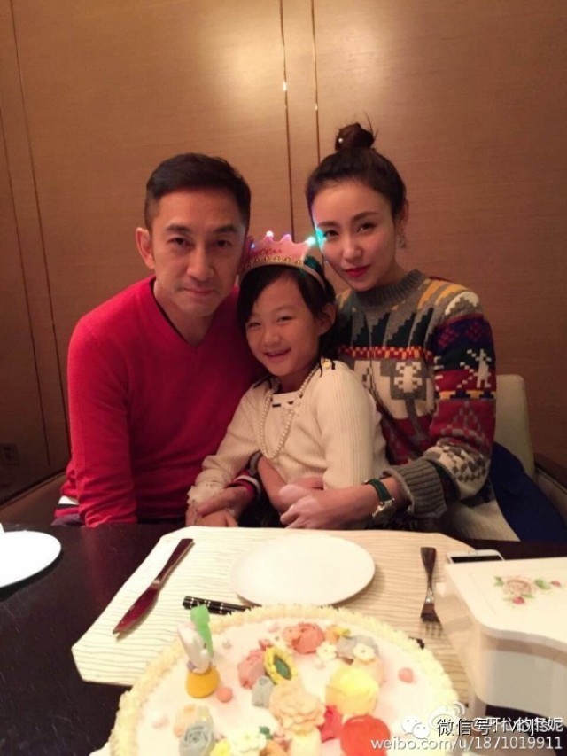 吴启华为女庆生 与妻「復合」秀蜜照