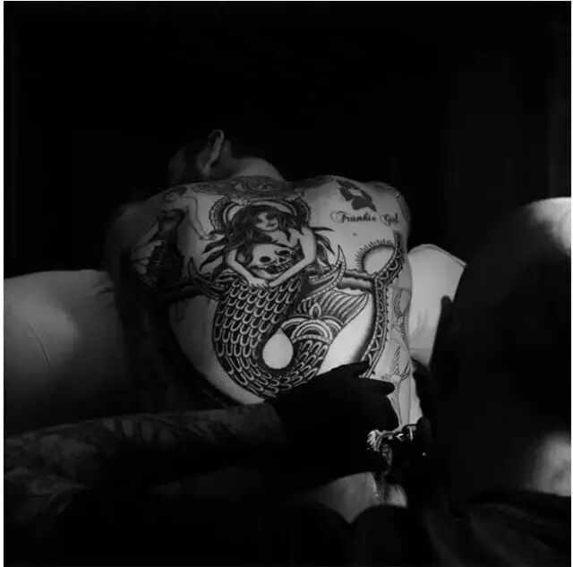 Maroon 5 中的Adam Levine在Instagram透露出最新Tattoo