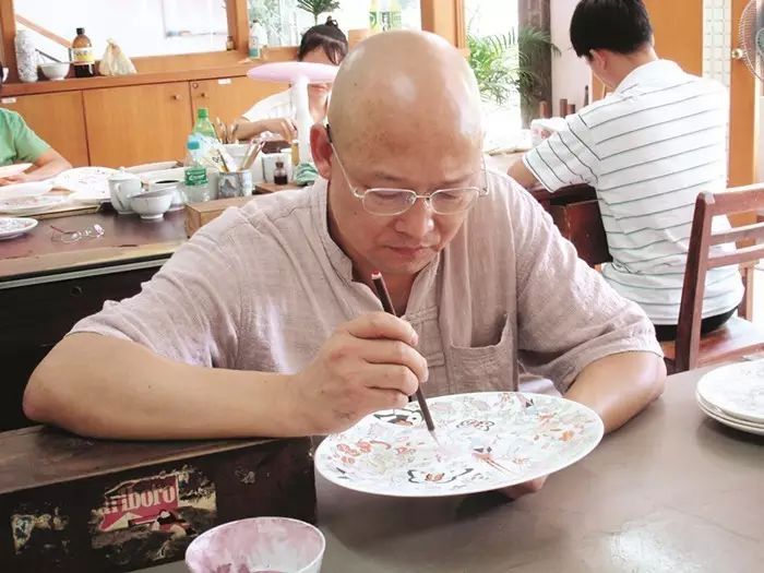 番禺有一位广彩大师,被评为非遗项目的国家级代表性传承人!