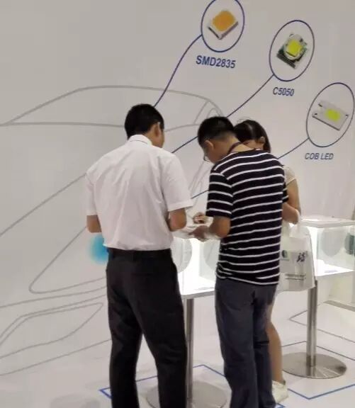 【持续升温】鸿利光电携全系列车用LED光源亮相照明展