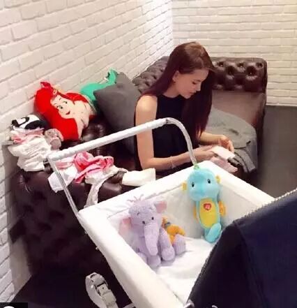 五分钟带你看完今日娱乐圈 好莱坞恐怖电影大师韦斯逝世 陈妍希被爆片场干呕疑似怀孕-怀孕期