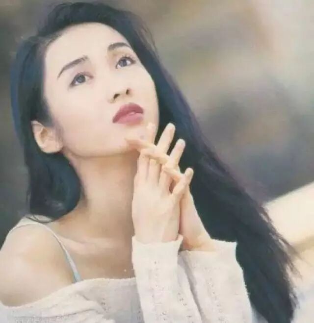 44岁,生了3个娃的黎姿,依旧是美丽的最好诠释