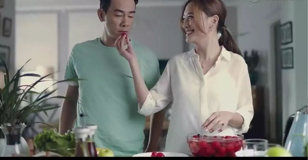 陈小春应采儿最新超清虐汪视频~单身汪慎点!会重伤!