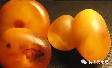 ＂2016年蜜蜡又火啦!!!＂刘晓庆会见大使,不戴翡翠...