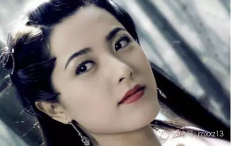 她曾与林心如比美,与章子怡并称中戏八大金钗,一线面孔...