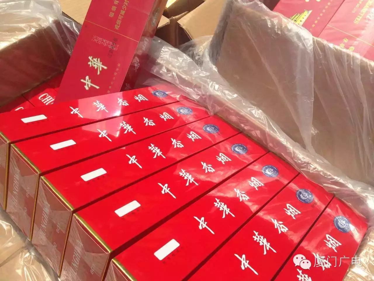 被拦下的快递大货车上居然有这么多好烟,而且.都是