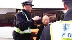 咱身边的“黑校车” 安全隐患这么多！