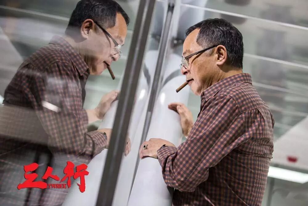 ...曝＂枪火＂版致敬片 片场照发布 杜琪峰携古天乐赵薇钟汉...