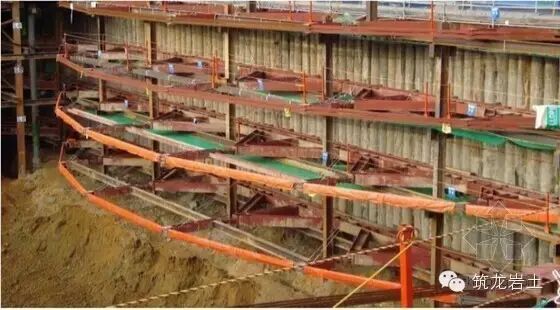 鱼腹梁钢支撑体系