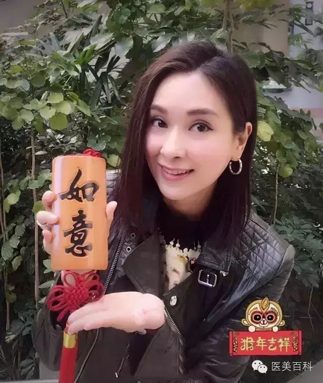 盘点冻龄女神的自拍照 40+黎姿杨钰莹嫩如少女!