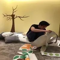 墙壁这么有爱!王力宏也贴上了壁纸!