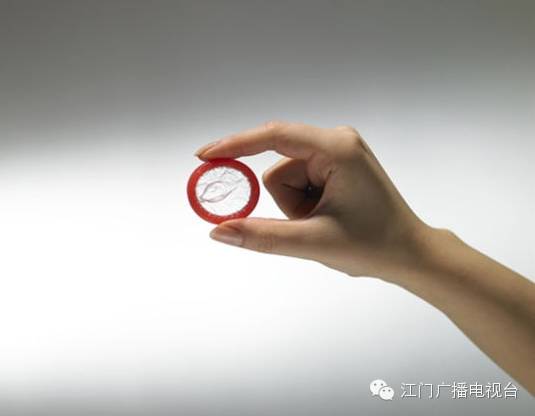 她装了避孕器还是怀孕了!宝宝出生时手上抓的东西连医生都傻眼了!-怀孕期