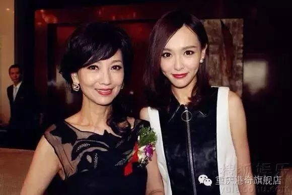 61岁赵雅芝与60岁刘晓庆,看近照怎么都跟少女一样!
