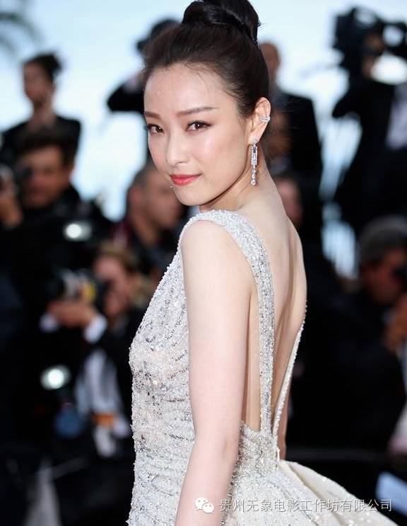 女星走戛纳红毯一步一停被请走 井柏然马思纯错失戛纳红毯...
