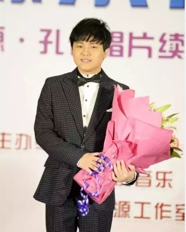 情歌王子——阳江籍歌手郑源组建个人工作室