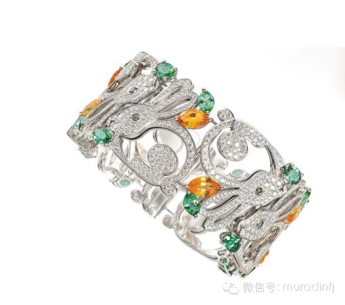 萧邦(Chopard)动物世界系列高级珠宝在伦敦首展面世以来,一直深受大众的喜爱。150件了不起的独特艺术品,从精致的蜜蜂胸针到珍贵的北极熊钻表,从灵动的小鸟耳环到精灵的猴子配件,每一件都显得如此华丽。 [[img STYLE="MAx-WiDTH: 100%; FLoAT: none" src="http://simg.
