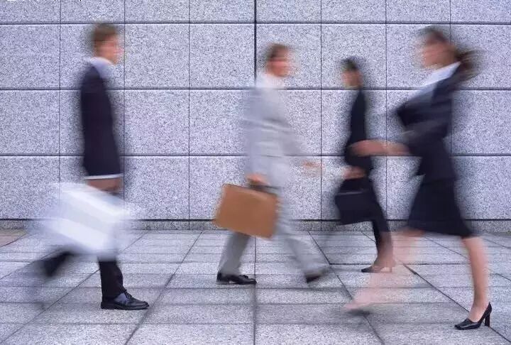 带你走进翻篇世界,贾乃亮带你上月球看代言