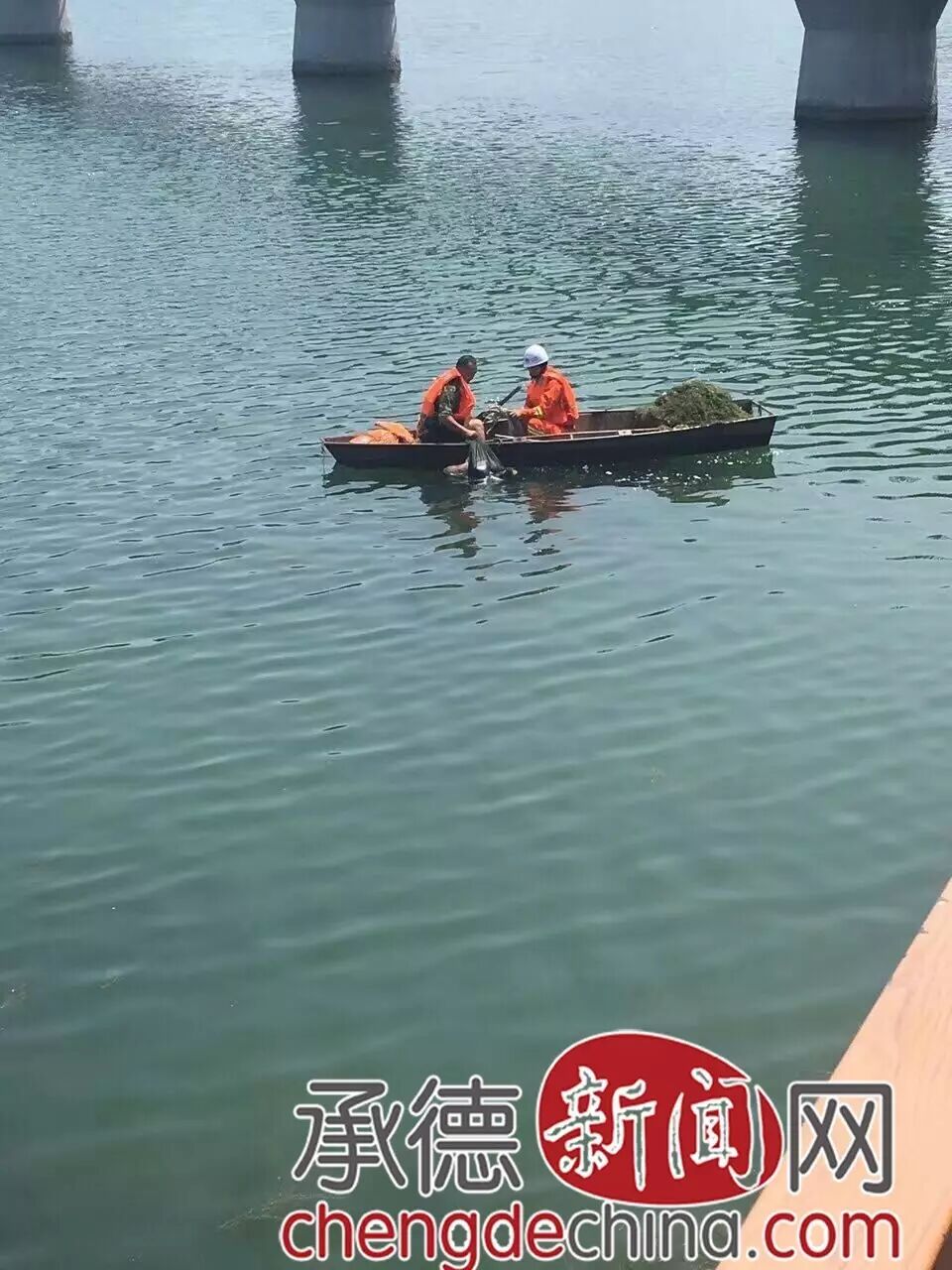 突发：就在刚刚，承德市武烈河步行桥附近惊现一男尸