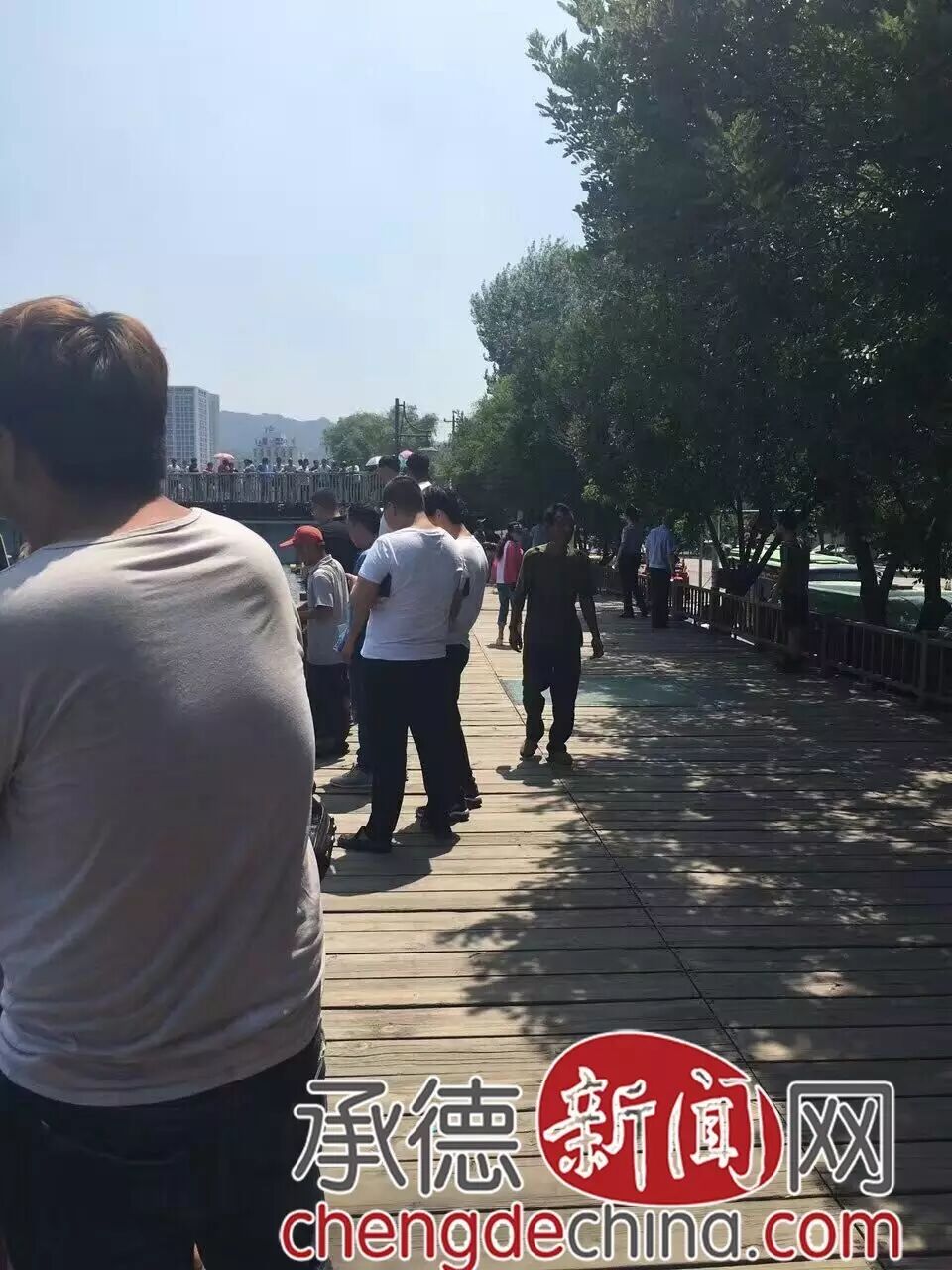 突发：就在刚刚，承德市武烈河步行桥附近惊现一男尸