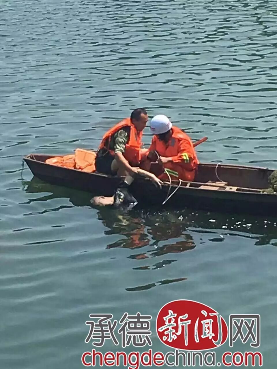 突发：就在刚刚，承德市武烈河步行桥附近惊现一男尸