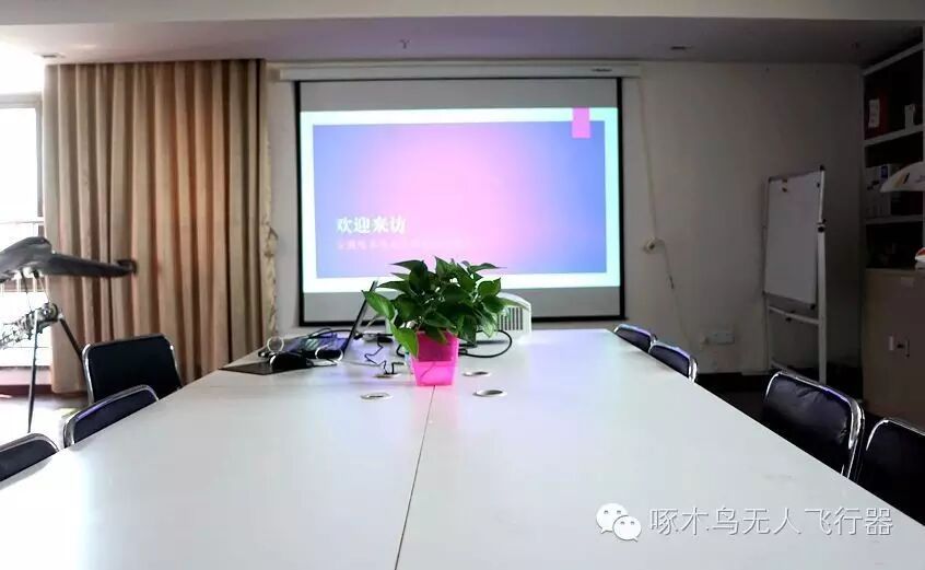 博望區(qū)科技局局長許明攜安徽省科技廳相關專家來啄木鳥無人飛行器公司指導工作