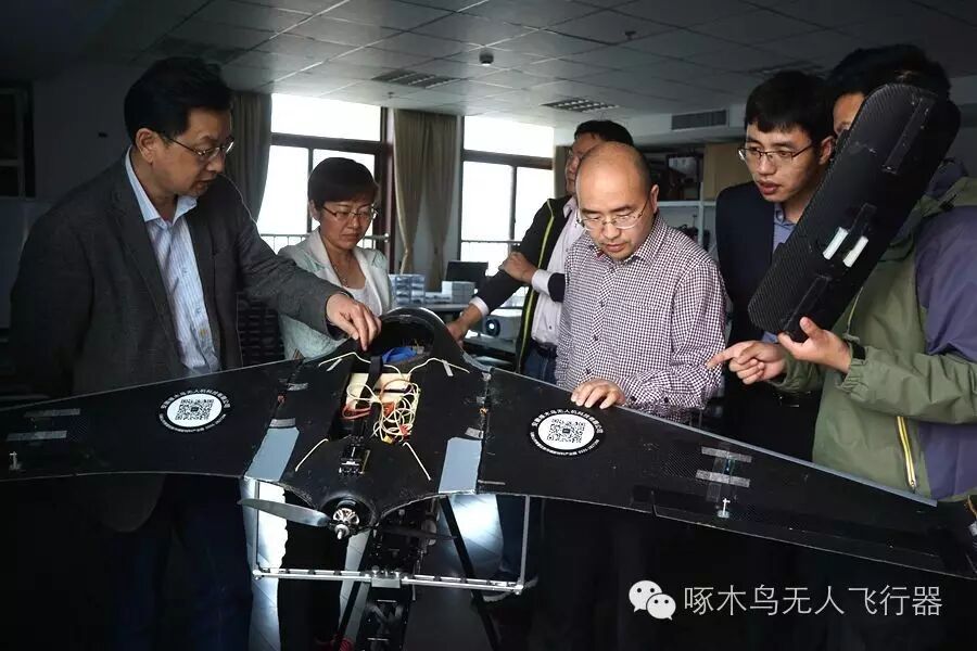 博望區(qū)科技局局長(zhǎng)許明攜安徽省科技廳相關(guān)專家來(lái)啄木鳥(niǎo)無(wú)人飛行器公司指導(dǎo)工作