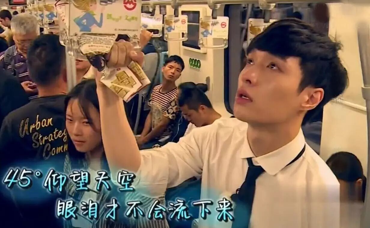 张艺兴录节目中晕倒,这些艺人的劳动风险谁能保障?