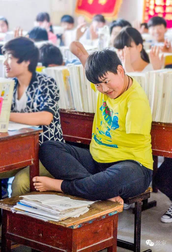 你还有什么理由不努力,洛阳"断臂男孩"用双脚拥抱未来